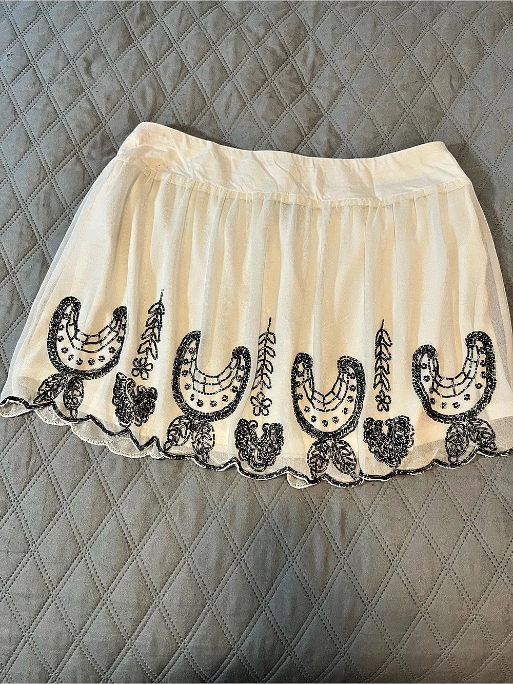Forever 21 Embroidered Mini Skirt in White & Black Size Medium